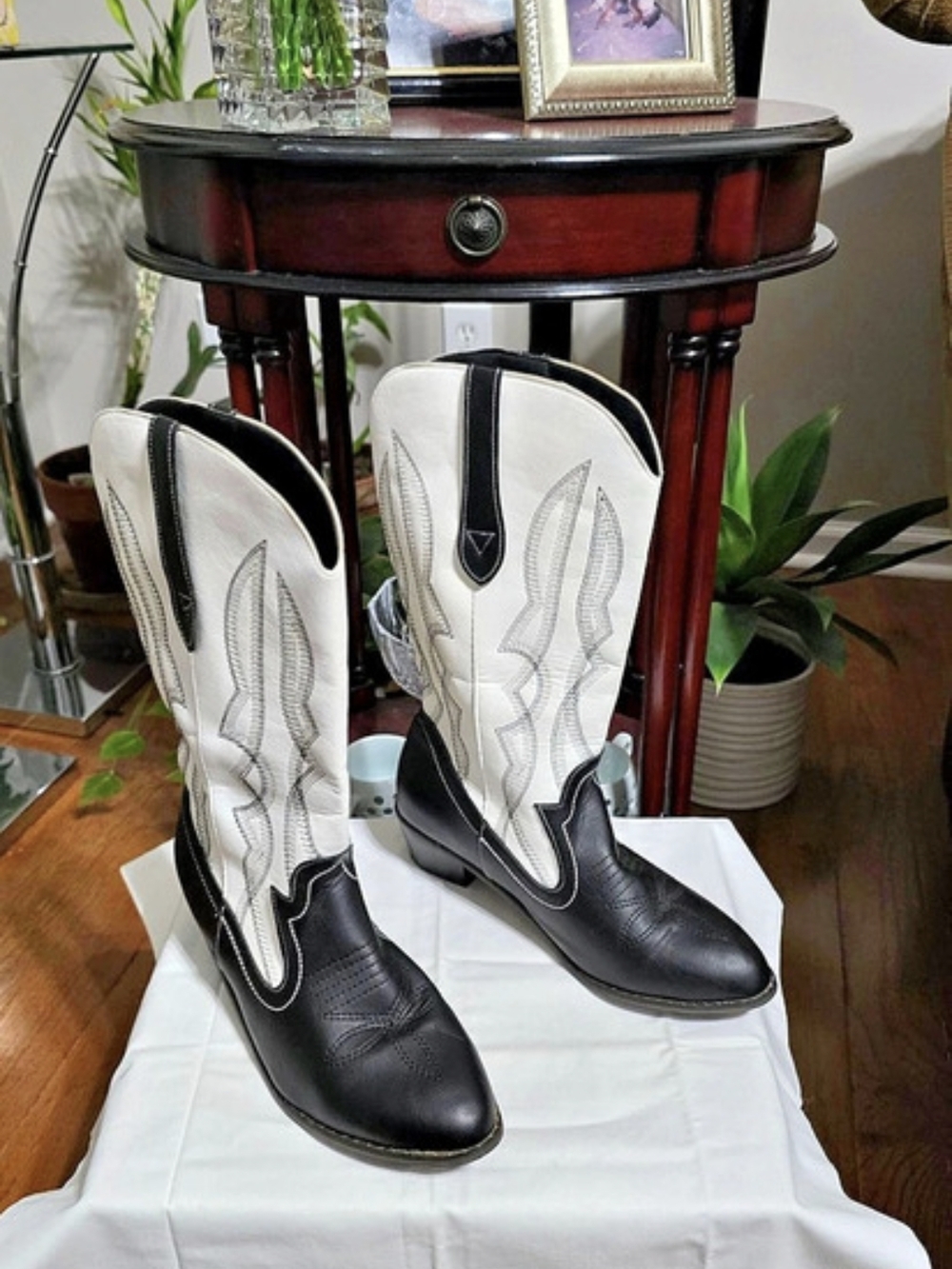Black & White Western Heeled Boots Like New